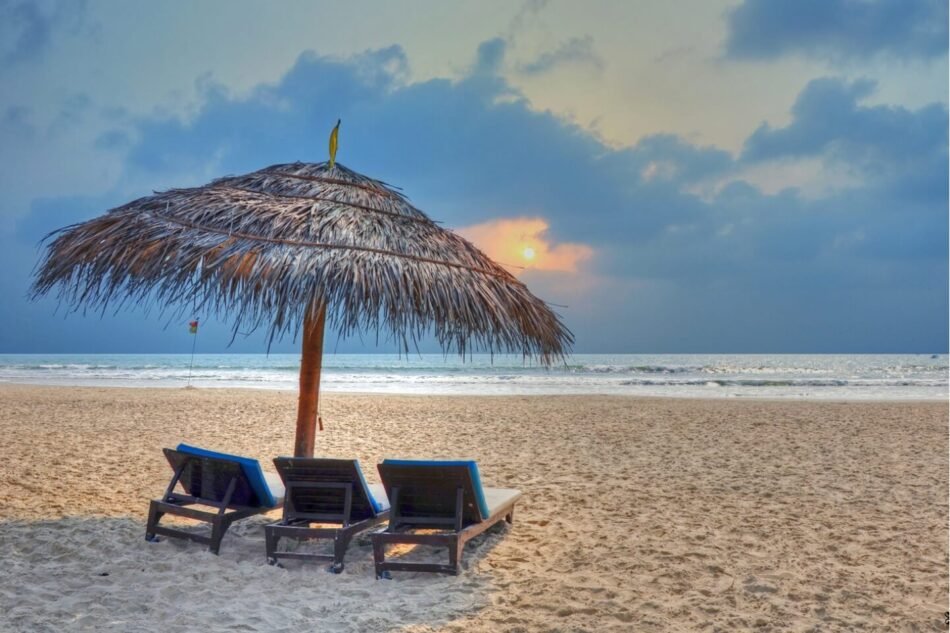 Sunbathe on the beach